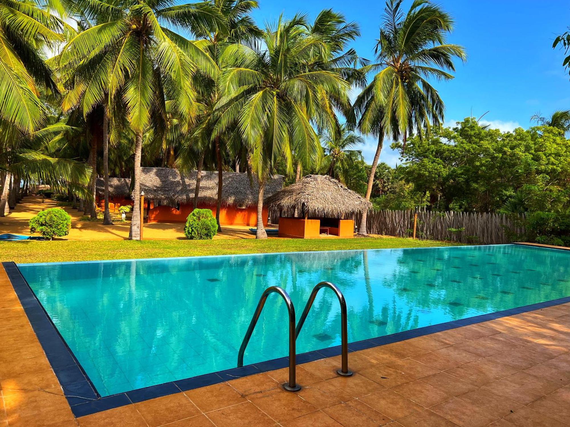 Roshanne Beach Resort Kalpitiya Ngoại thất bức ảnh