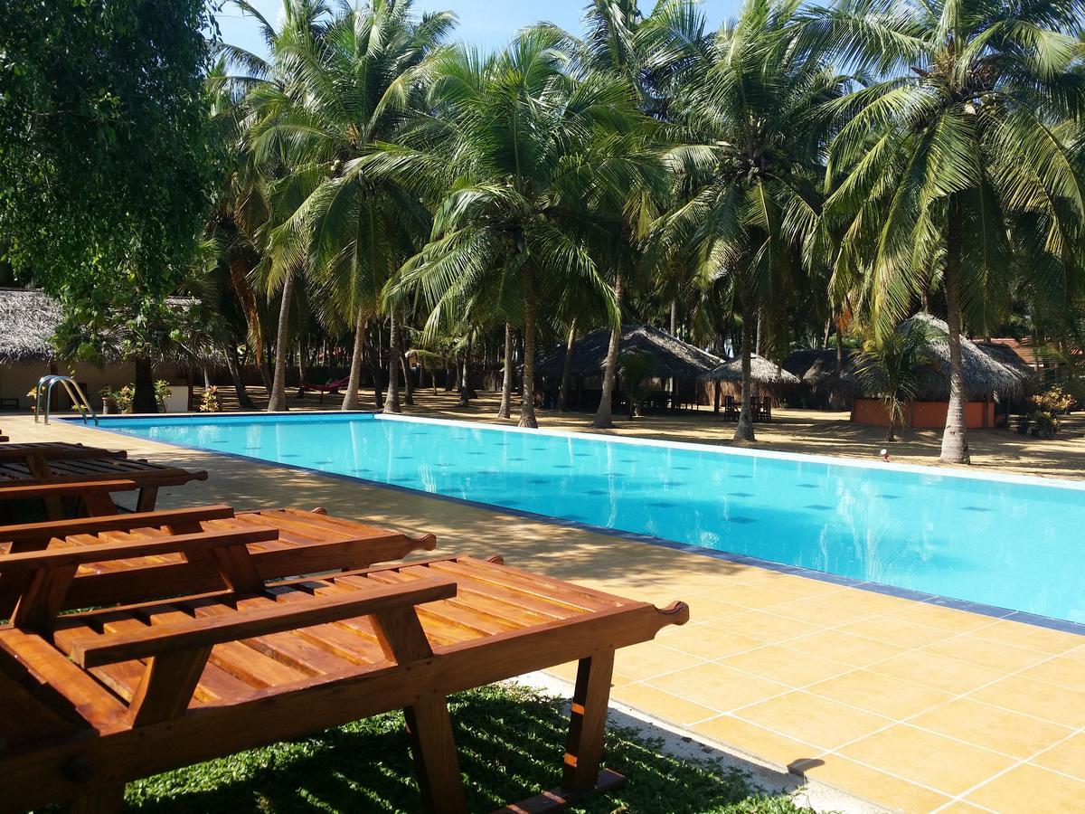 Roshanne Beach Resort Kalpitiya Ngoại thất bức ảnh