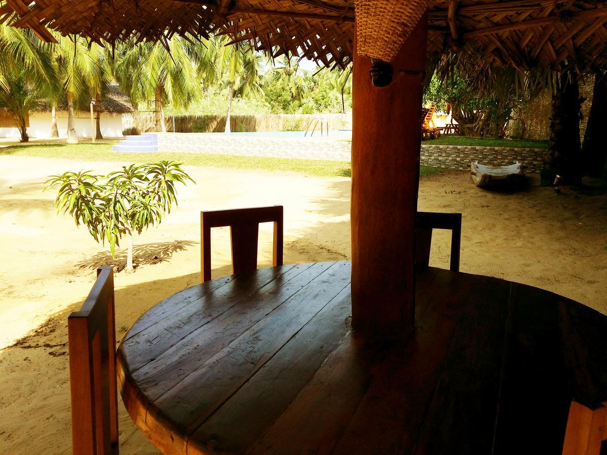 Roshanne Beach Resort Kalpitiya Ngoại thất bức ảnh