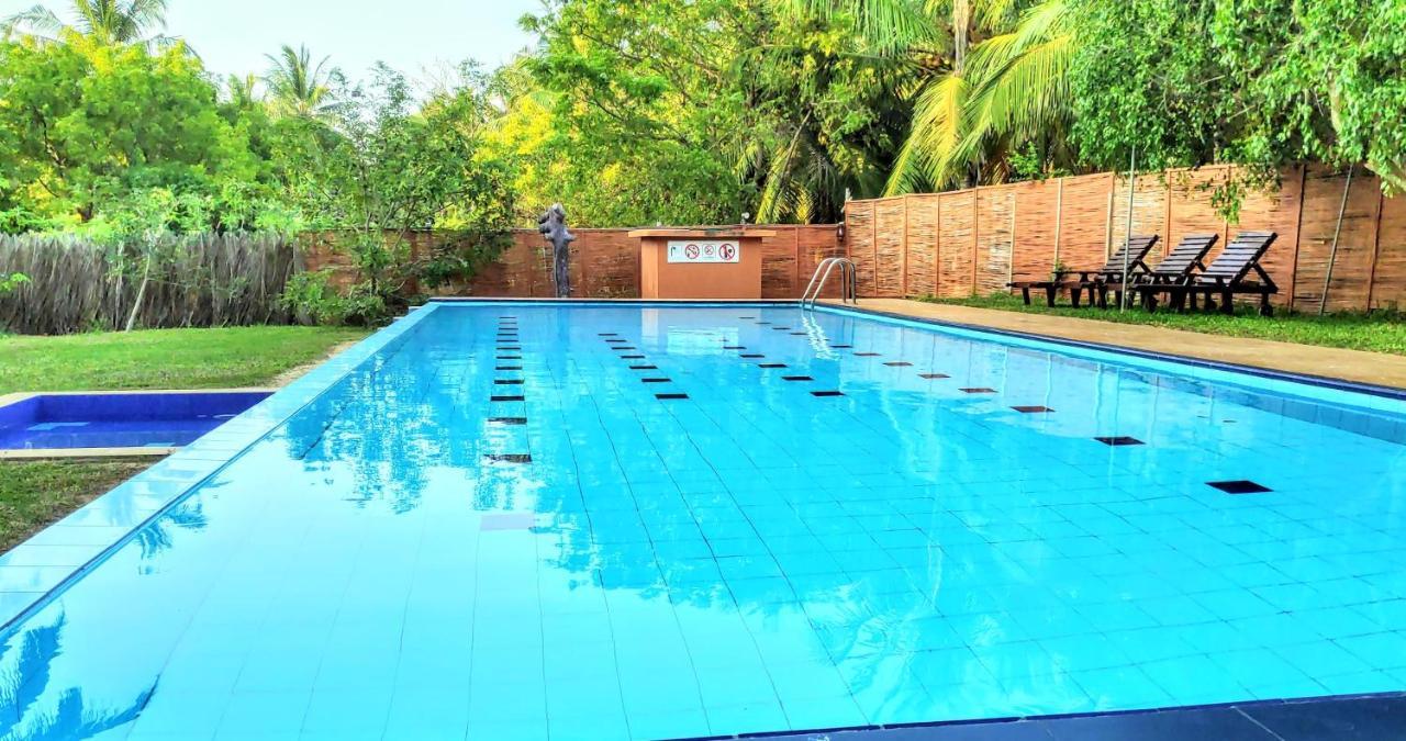 Roshanne Beach Resort Kalpitiya Ngoại thất bức ảnh