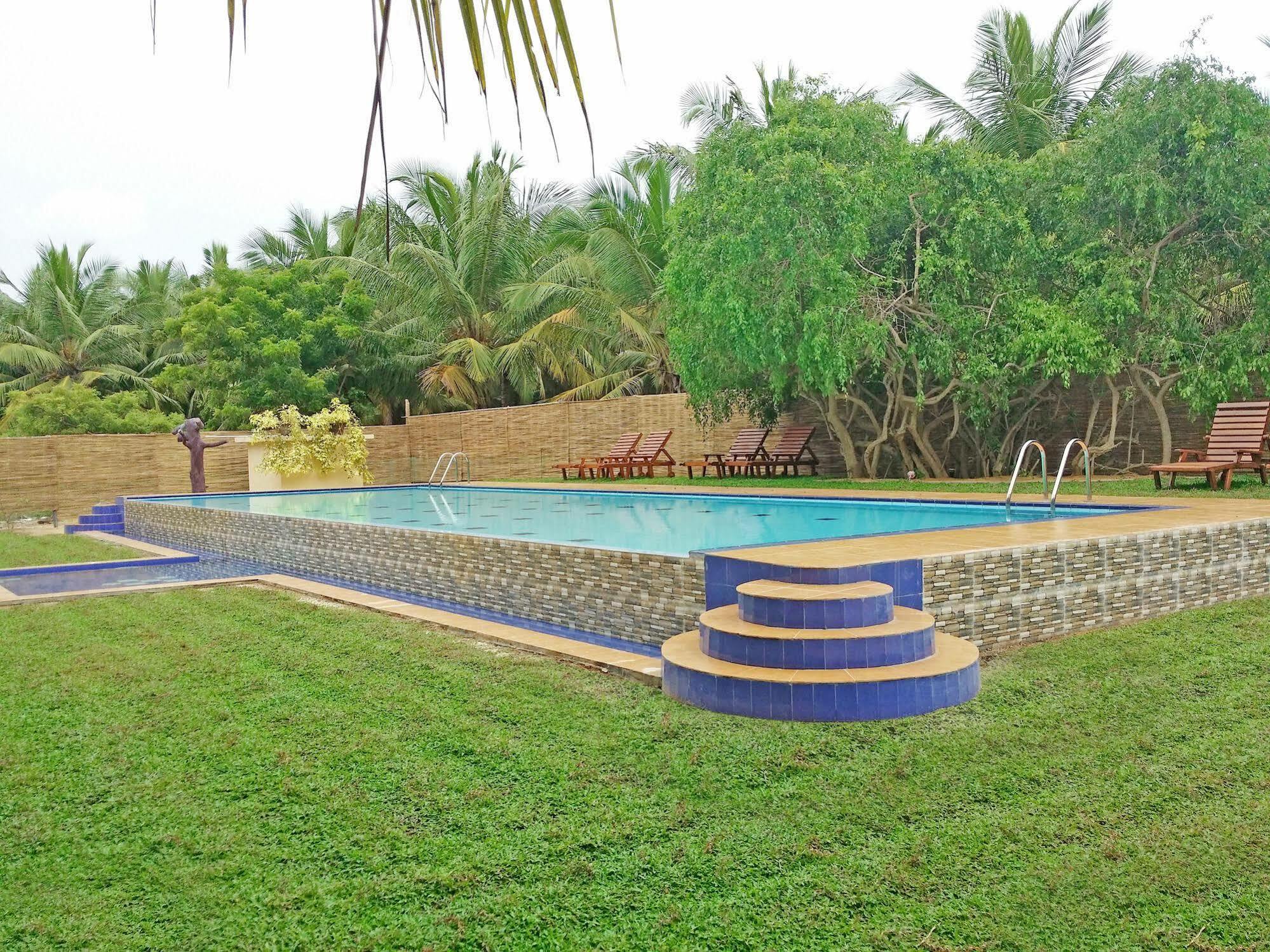 Roshanne Beach Resort Kalpitiya Ngoại thất bức ảnh